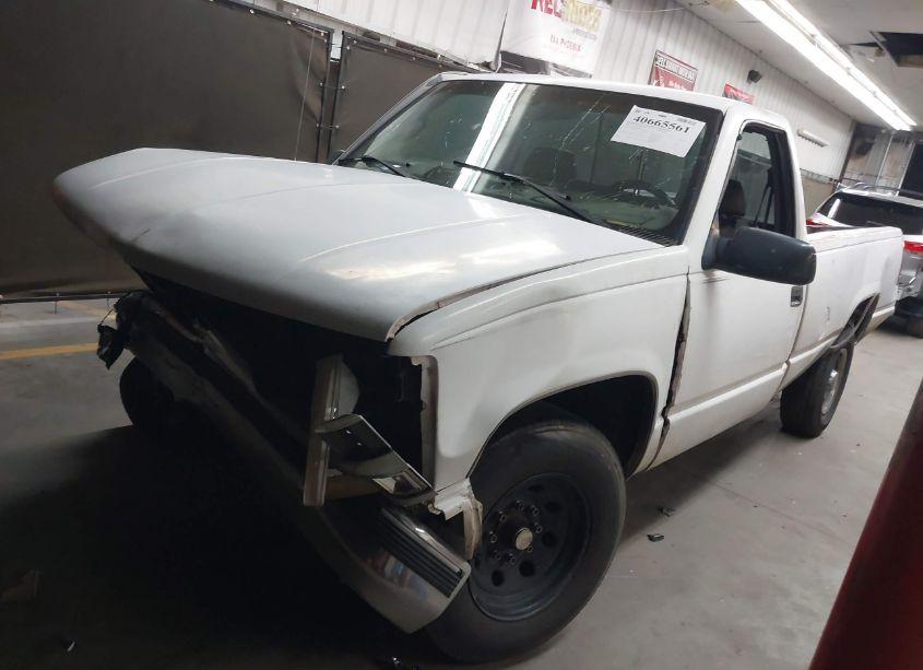 Photo 2 of 1999 Chevrolet C2500 (VIN 1GCGC24R0XR705073)