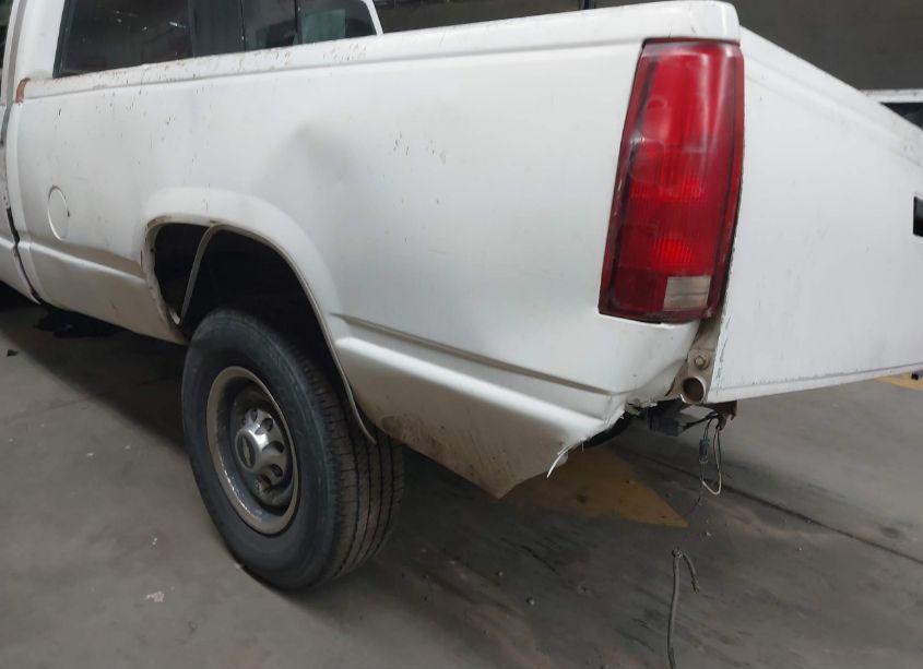 Photo 6 of 1999 Chevrolet C2500 (VIN 1GCGC24R0XR705073)