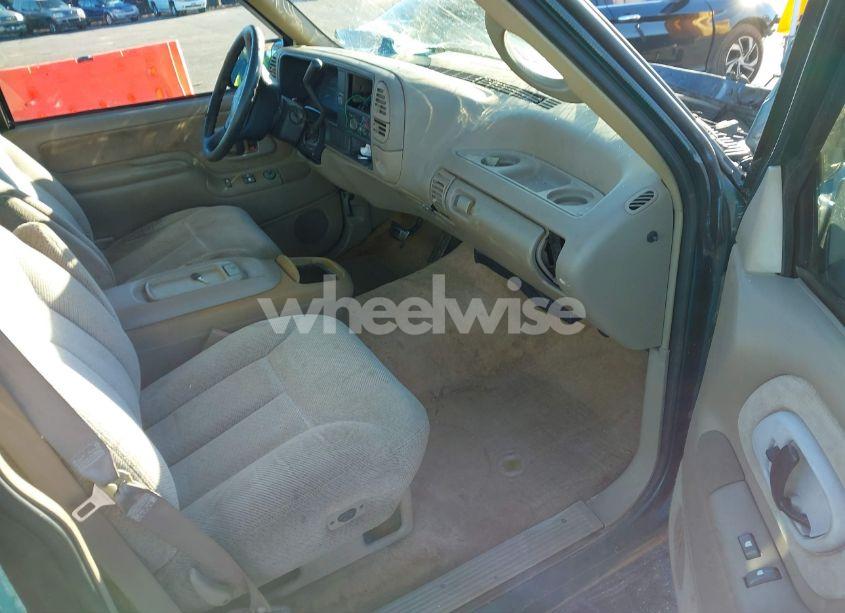 Photo 5 of 1996 Chevrolet Gmt-400 C2500 (VIN 1GCGC24R2TE107035)