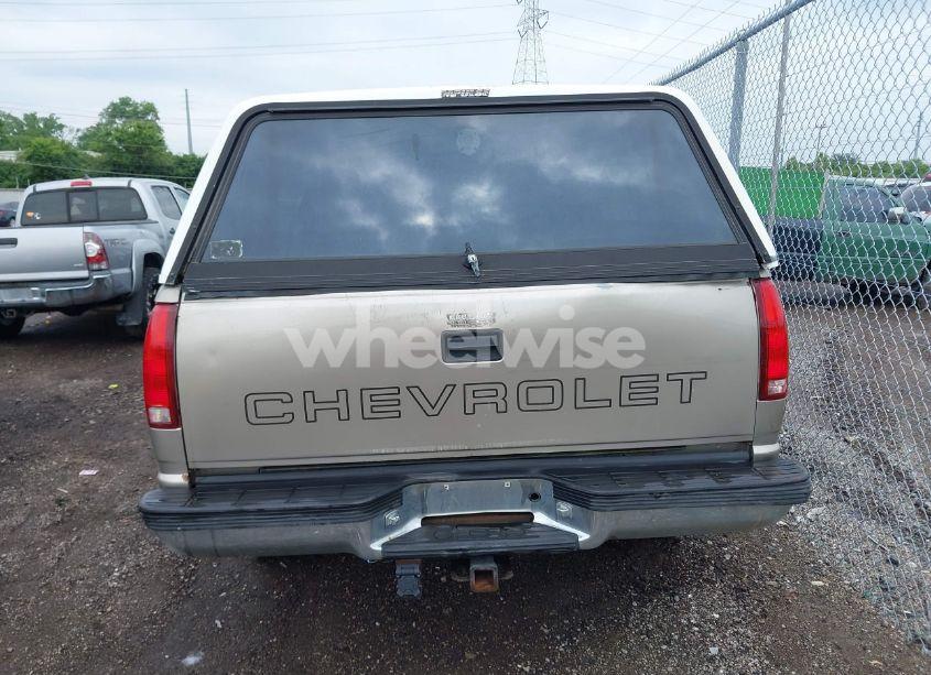 Photo 16 of 1999 Chevrolet C2500 (VIN 1GCGC24R2XF004021)