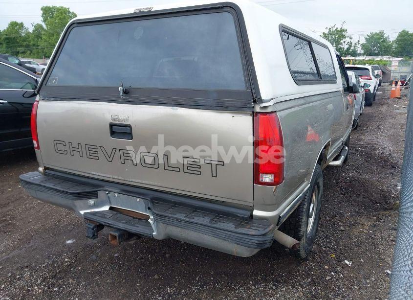 Photo 4 of 1999 Chevrolet C2500 (VIN 1GCGC24R2XF004021)