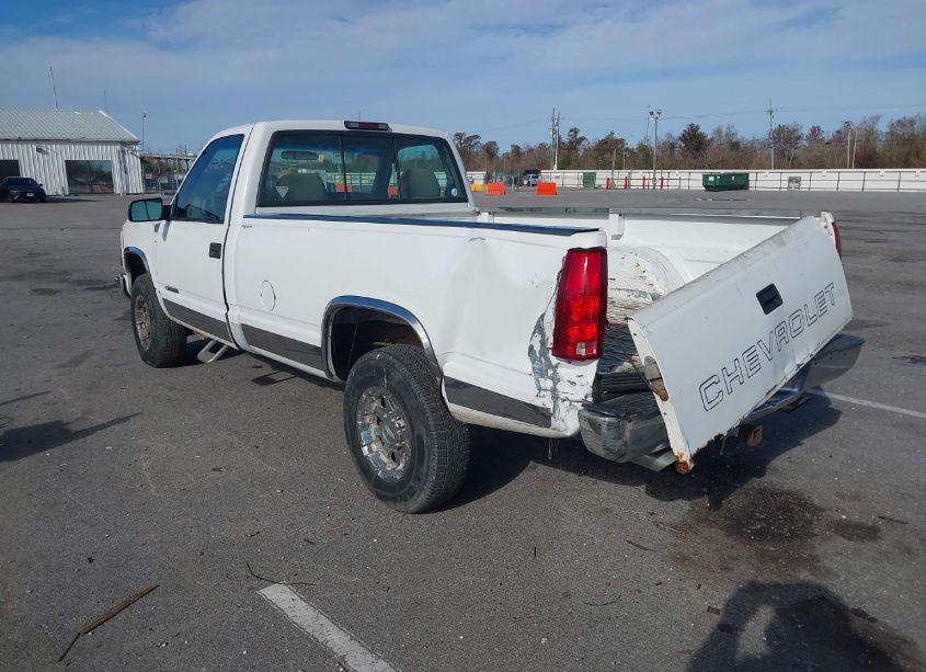 Photo 3 of 1999 Chevrolet C2500 (VIN 1GCGC24R3XR702278)