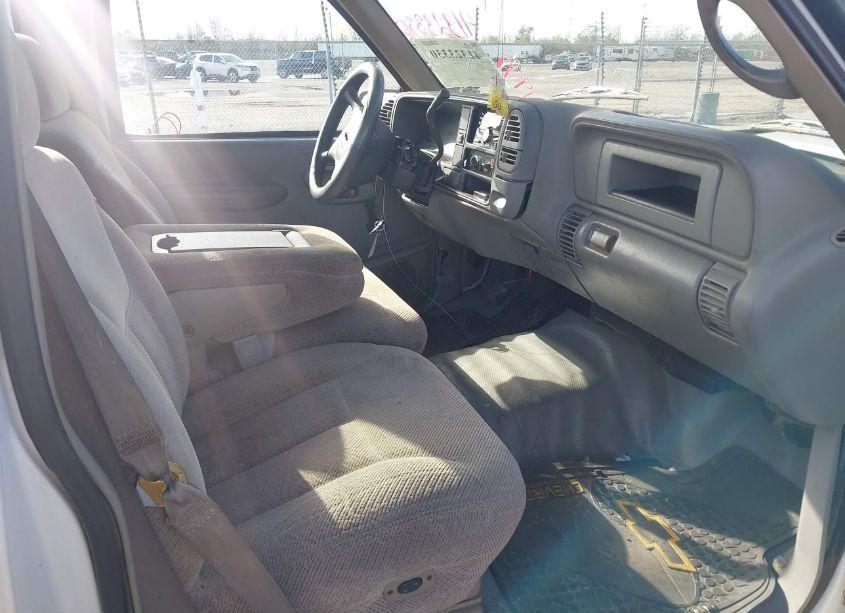 Photo 5 of 1999 Chevrolet C2500 (VIN 1GCGC24R3XR702278)