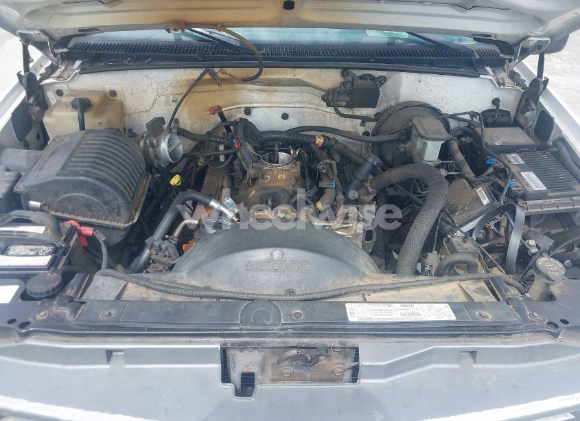 Photo 10 of 1999 Chevrolet C2500 (VIN 1GCGC24R4XF037800)