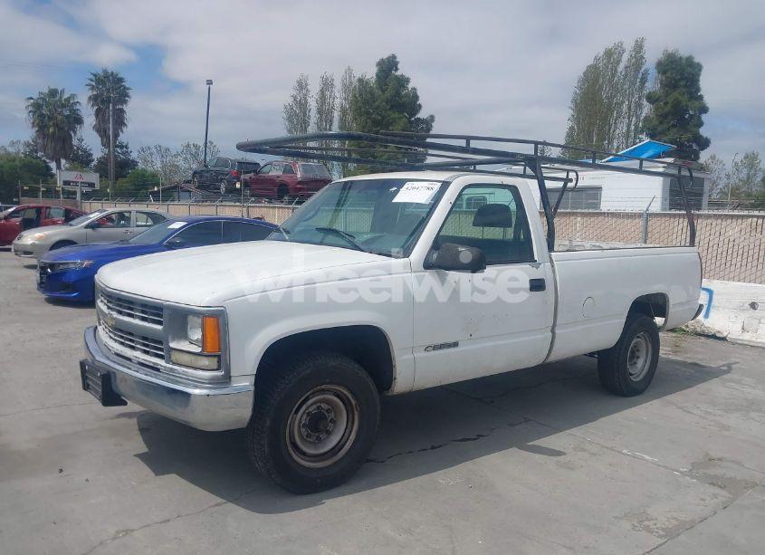 Photo 2 of 1999 Chevrolet C2500 (VIN 1GCGC24R4XF037800)