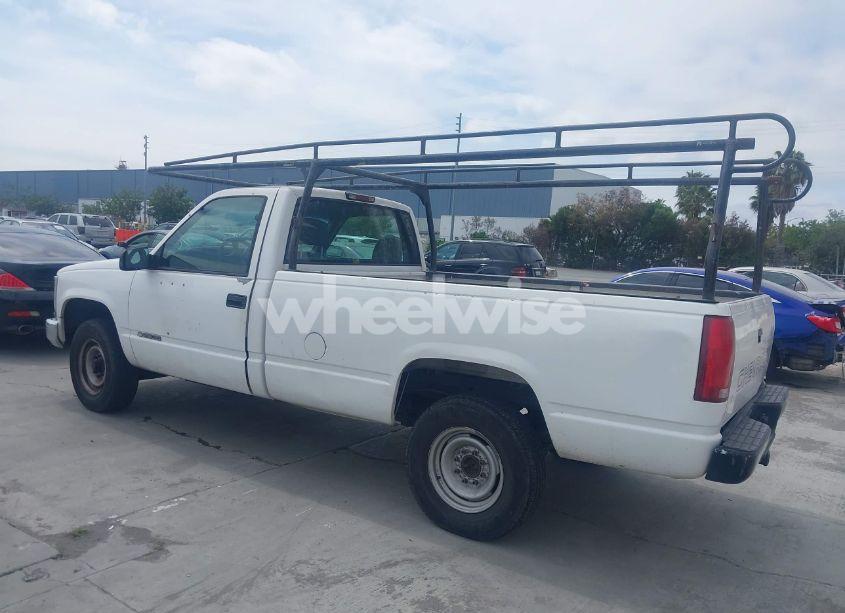 Photo 3 of 1999 Chevrolet C2500 (VIN 1GCGC24R4XF037800)