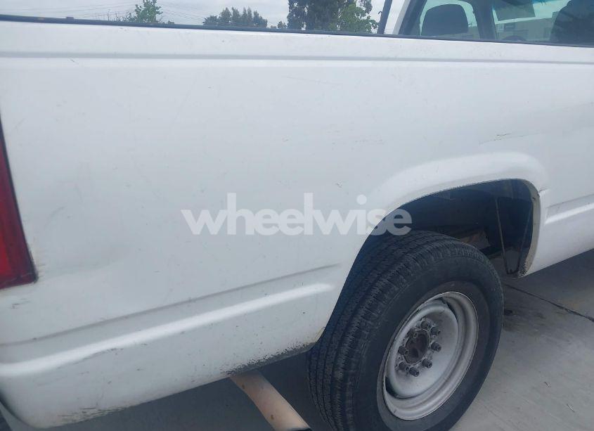 Photo 6 of 1999 Chevrolet C2500 (VIN 1GCGC24R4XF037800)