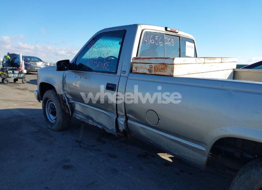 Photo 12 of 1998 Chevrolet C2500 FLEETSIDE (VIN 1GCGC24R6WZ172502)