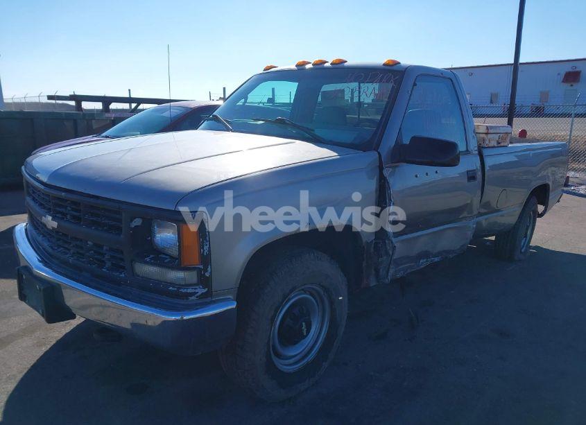 Photo 2 of 1998 Chevrolet C2500 FLEETSIDE (VIN 1GCGC24R6WZ172502)