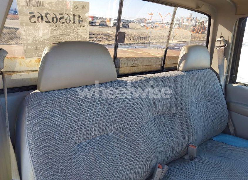 Photo 8 of 1998 Chevrolet C2500 FLEETSIDE (VIN 1GCGC24R6WZ172502)