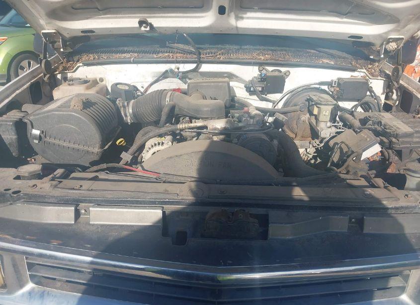 Photo 10 of 1999 Chevrolet C2500 (VIN 1GCGC24R8XR712594)