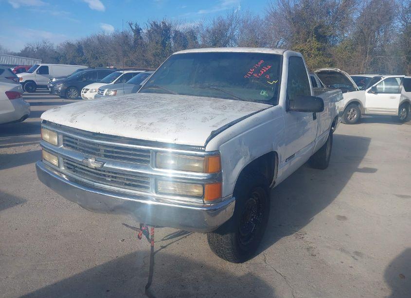 Photo 2 of 1999 Chevrolet C2500 (VIN 1GCGC24R8XR712594)