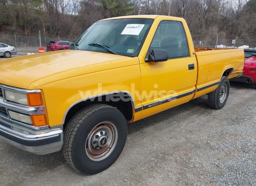 Photo 2 of 1998 Chevrolet C2500 FLEETSIDE (VIN 1GCGC24RXWZ215125)