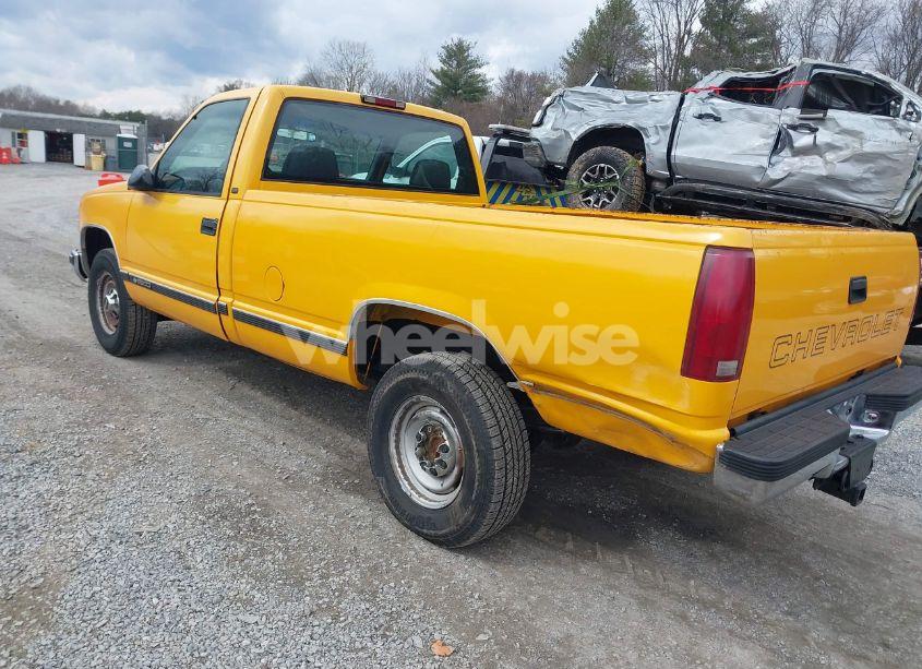 Photo 3 of 1998 Chevrolet C2500 FLEETSIDE (VIN 1GCGC24RXWZ215125)