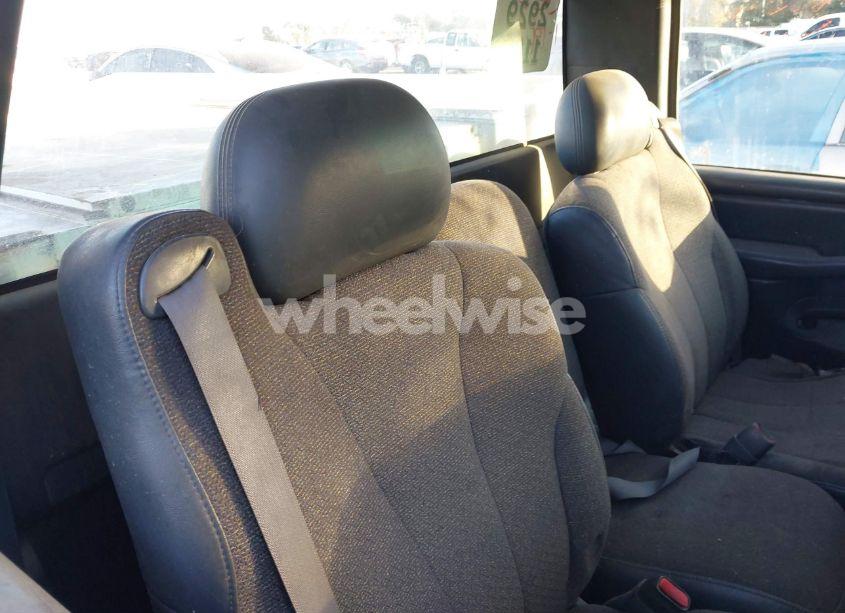 Photo 8 of 1999 Chevrolet Silverado 2500 (VIN 1GCGC24U3XE170980)