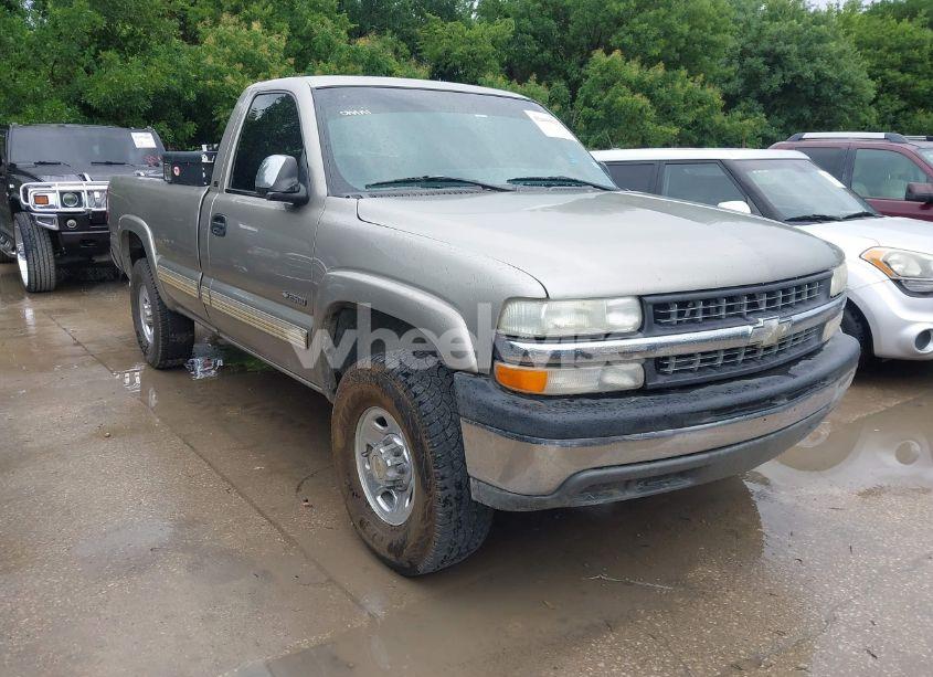 2001 Chevrolet Silverado 2500 LS (VIN 1GCGC24U61Z174960) main photo