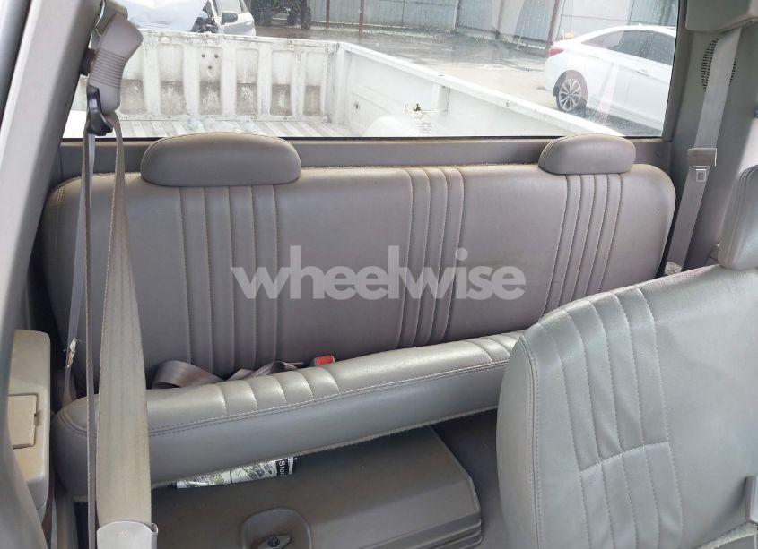 Photo 8 of 1996 Chevrolet Gmt-400 C2500 (VIN 1GCGC29R2TE200856)