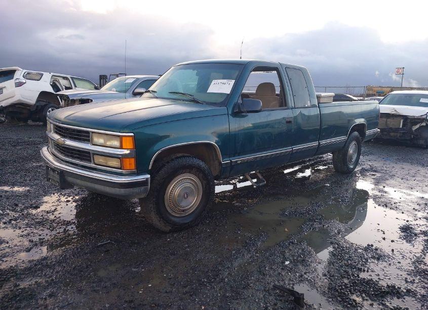 Photo 2 of 1996 Chevrolet Gmt-400 C2500 (VIN 1GCGC29R2TE236191)