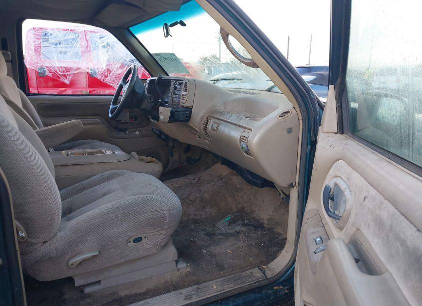 Photo 5 of 1996 Chevrolet Gmt-400 C2500 (VIN 1GCGC29R2TE236191)