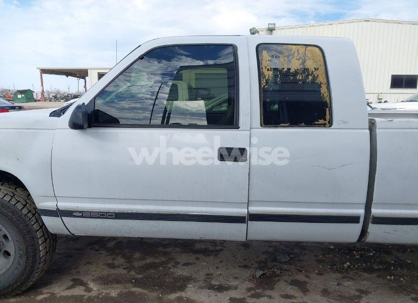 Photo 14 of 1998 Chevrolet C2500 FLEETSIDE (VIN 1GCGC29R2WE243341)