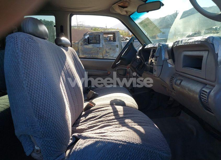 Photo 5 of 1998 Chevrolet C2500 FLEETSIDE (VIN 1GCGC29R5WE141659)