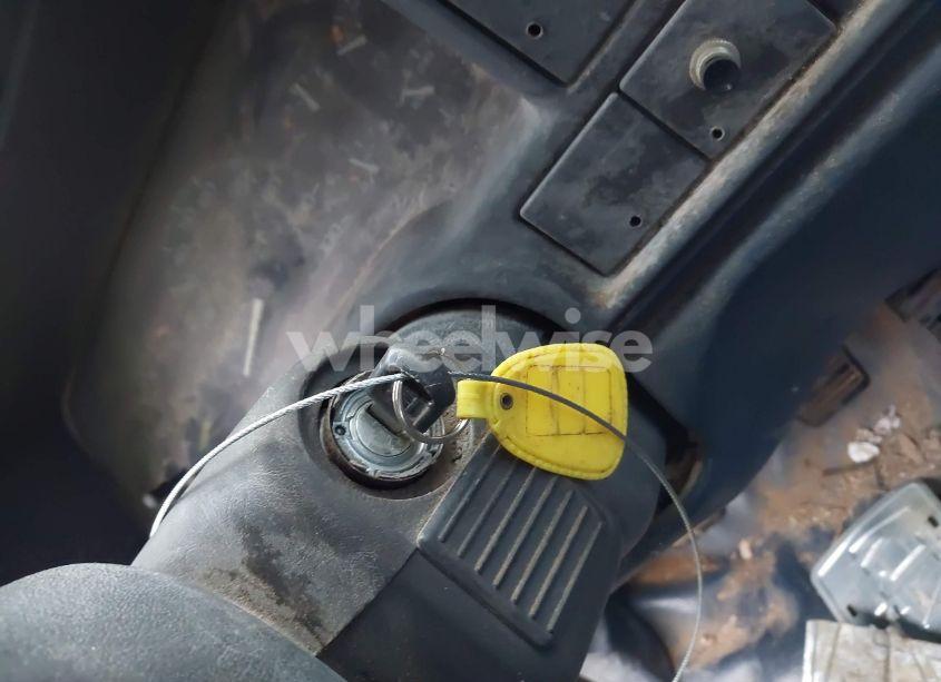 Photo 12 of 1998 Chevrolet C2500 FLEETSIDE (VIN 1GCGC29R7WE210500)