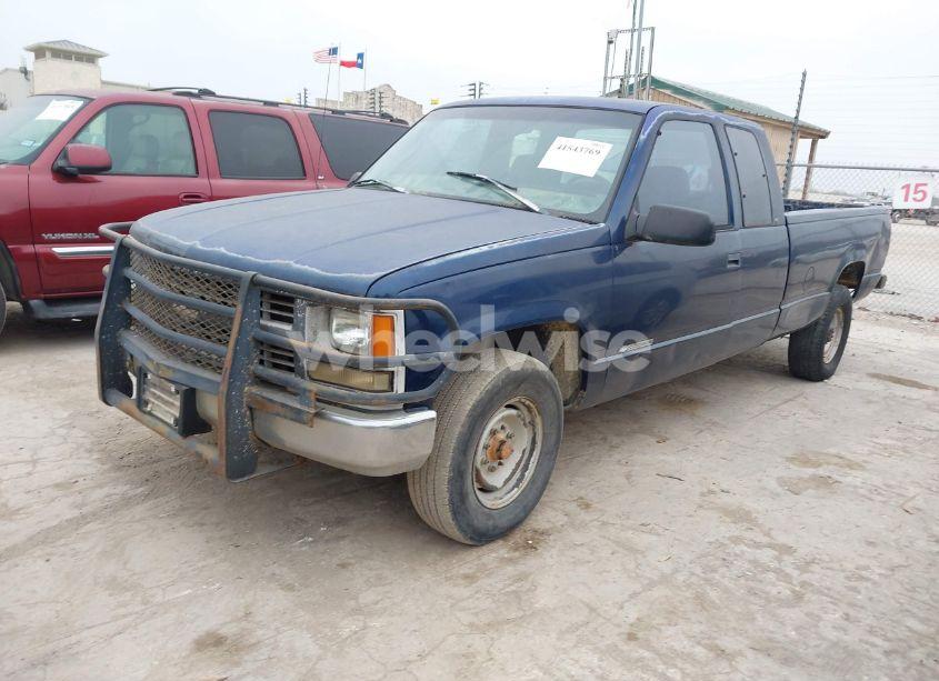 Photo 2 of 1998 Chevrolet C2500 FLEETSIDE (VIN 1GCGC29R7WE210500)