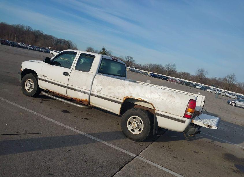 Photo 3 of 1999 Chevrolet Silverado 2500 (VIN 1GCGC29U8XE205909)