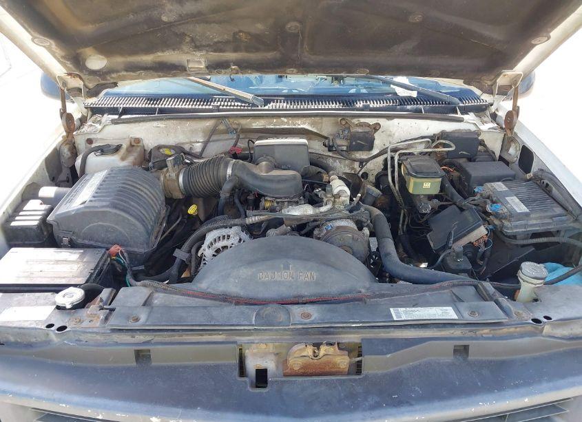 Photo 10 of 2000 Chevrolet C3500 (VIN 1GCGC33R2YF486272)