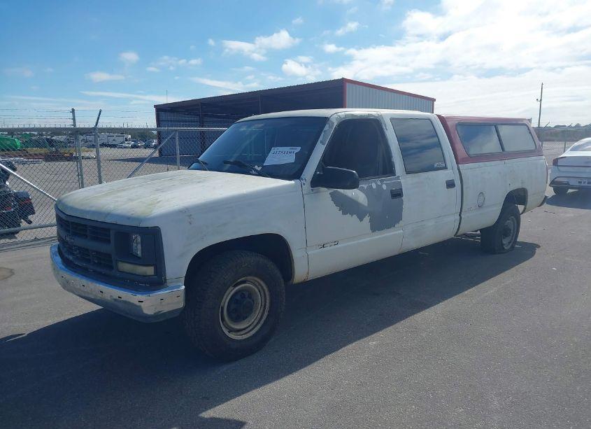 Photo 2 of 2000 Chevrolet C3500 (VIN 1GCGC33R2YF486272)