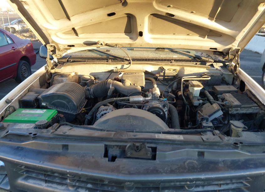 Photo 10 of 2000 Chevrolet C3500 (VIN 1GCGC34R2YR229223)