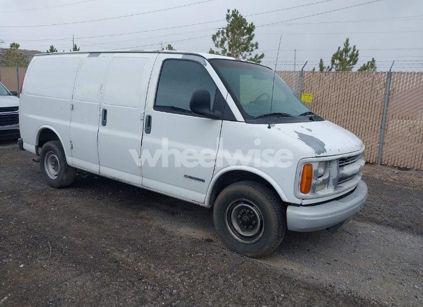 2002 Chevrolet Express (VIN 1GCGG25R121210438) main photo