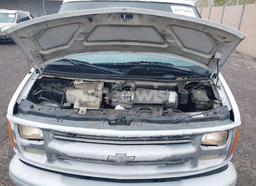 Photo 10 of 2002 Chevrolet Express (VIN 1GCGG25R121210438)