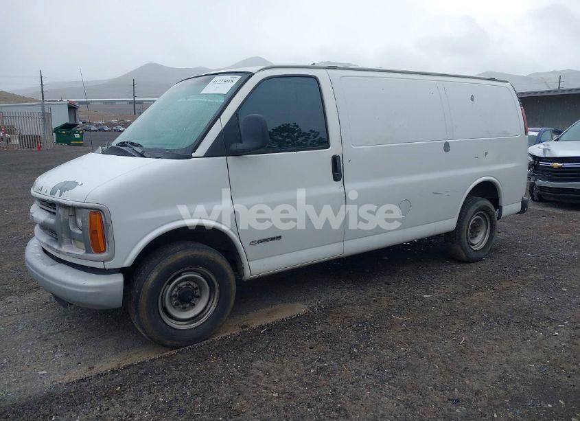 Photo 2 of 2002 Chevrolet Express (VIN 1GCGG25R121210438)