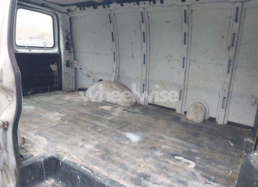 Photo 8 of 2002 Chevrolet Express (VIN 1GCGG25R121210438)