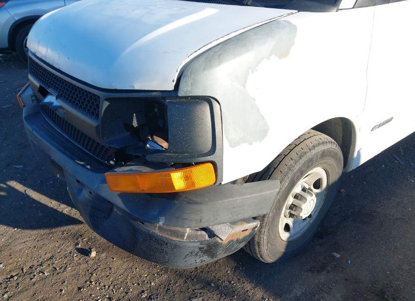 Photo 6 of 2003 Chevrolet Express (VIN 1GCGG25U331228915)