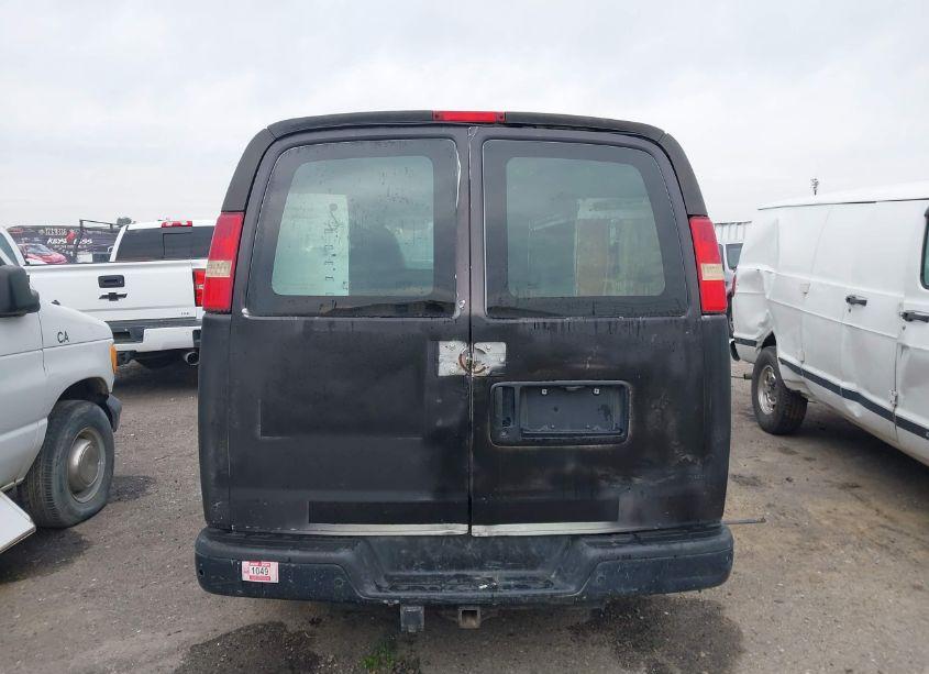 Photo 12 of 2003 Chevrolet Express (VIN 1GCGG25U731201751)