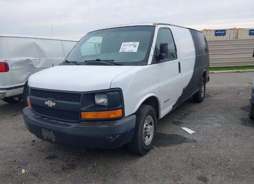 Photo 2 of 2003 Chevrolet Express (VIN 1GCGG25U731201751)
