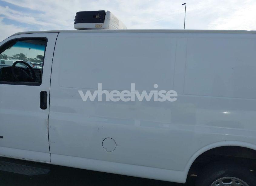 Photo 14 of 2003 Chevrolet Express (VIN 1GCGG25U931106043)