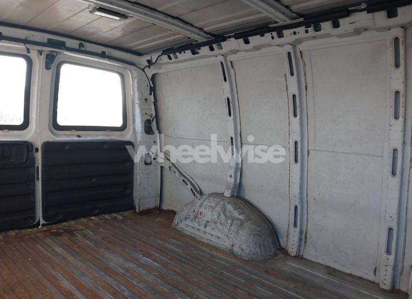 Photo 8 of 2003 Chevrolet Express (VIN 1GCGG25U931185214)