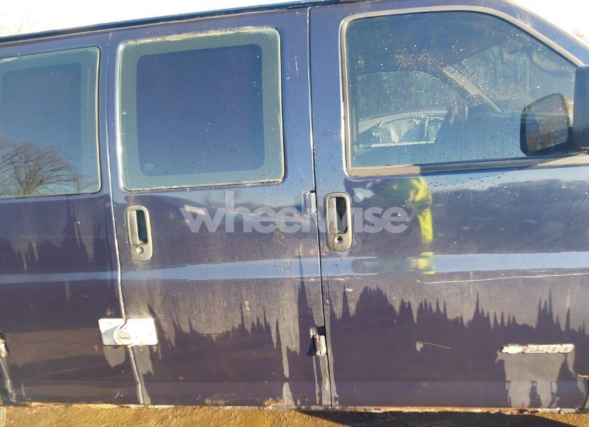 Photo 13 of 2005 Chevrolet Express (VIN 1GCGG25V151123284)