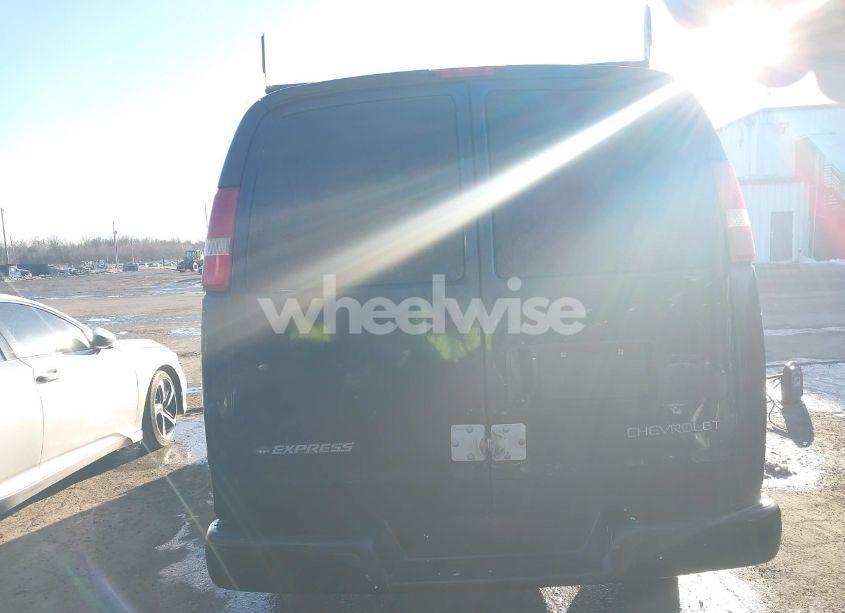 Photo 16 of 2005 Chevrolet Express (VIN 1GCGG25V151123284)