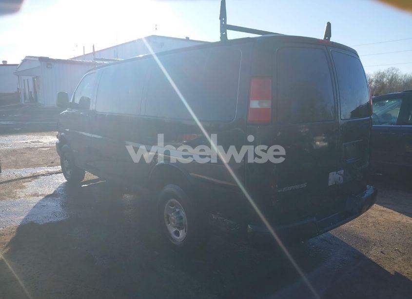 Photo 3 of 2005 Chevrolet Express (VIN 1GCGG25V151123284)