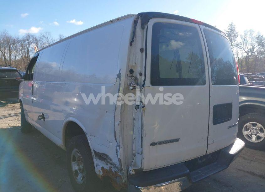 Photo 3 of 2005 Chevrolet Express (VIN 1GCGG25V451169448)