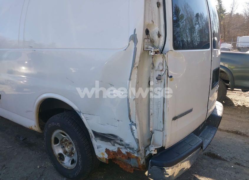 Photo 6 of 2005 Chevrolet Express (VIN 1GCGG25V451169448)