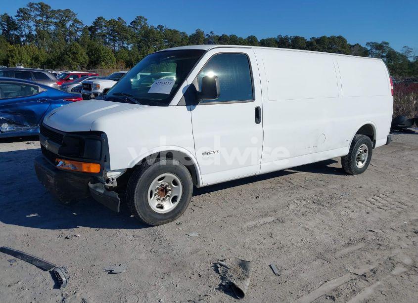 Photo 2 of 2003 Chevrolet Express (VIN 1GCGG29V631127290)