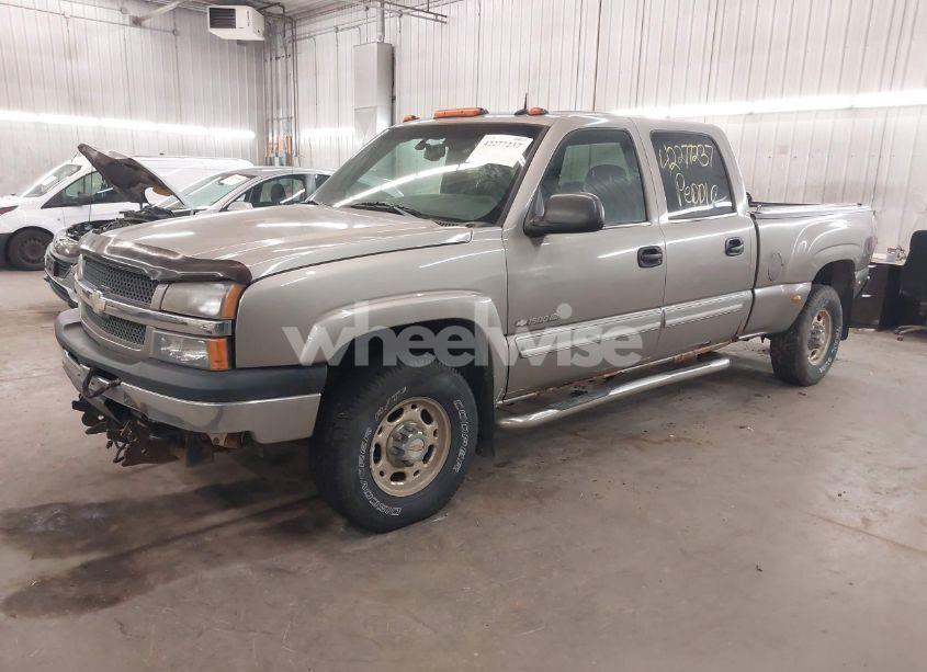 Photo 2 of 2003 Chevrolet Silverado 1500HD LT (VIN 1GCGK13U43F215122)