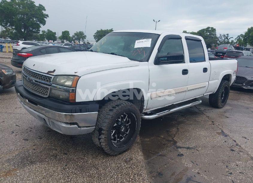 Photo 2 of 2006 Chevrolet Silverado 1500HD LT1 (VIN 1GCGK13U46F135775)