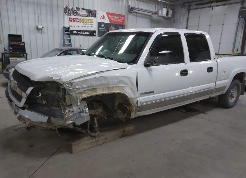 Photo 2 of 2005 Chevrolet Silverado 1500HD LS (VIN 1GCGK13U95F943120)
