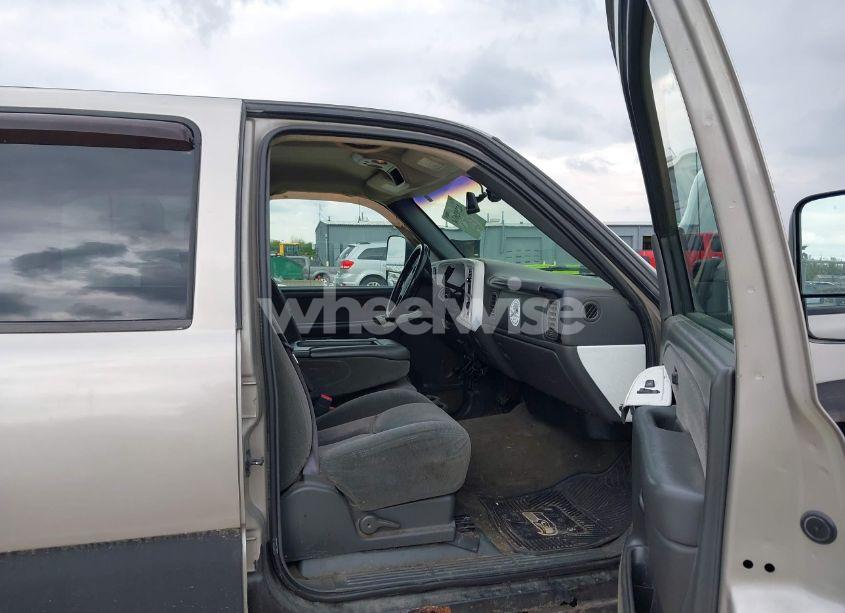 Photo 5 of 2003 Chevrolet Silverado 1500HD LS (VIN 1GCGK13UX3F107684)